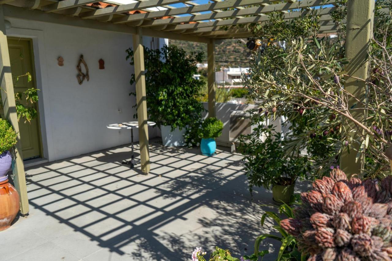 Marianna Studios Batsíon Exterior foto
